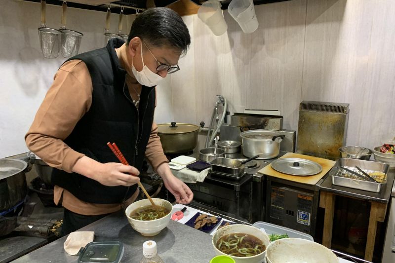cựu yakuza hoàn lương trở thành chủ quán mì udon cựu yakuza hoàn lương trở thành chủ quán mì udon